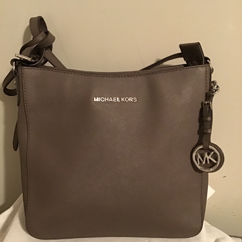 🤩Michael, Michael Kors, NWOT, large crossbody, neutral color, gorgeous see pics